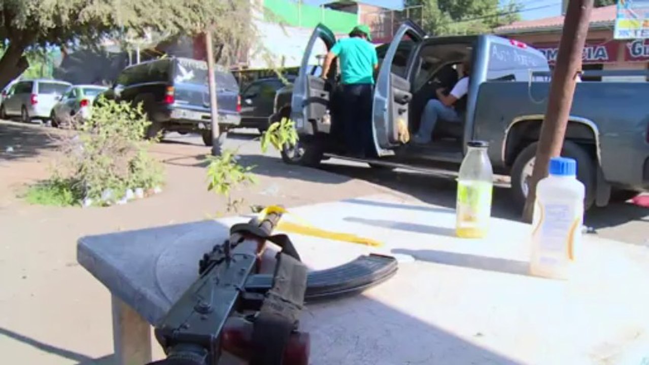 México: autodefensas se niegan a desarmarse