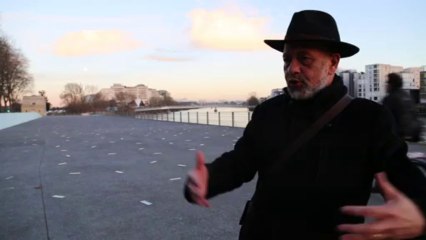 Octave Cestor sur l'esplanade du mémorial à Nantes