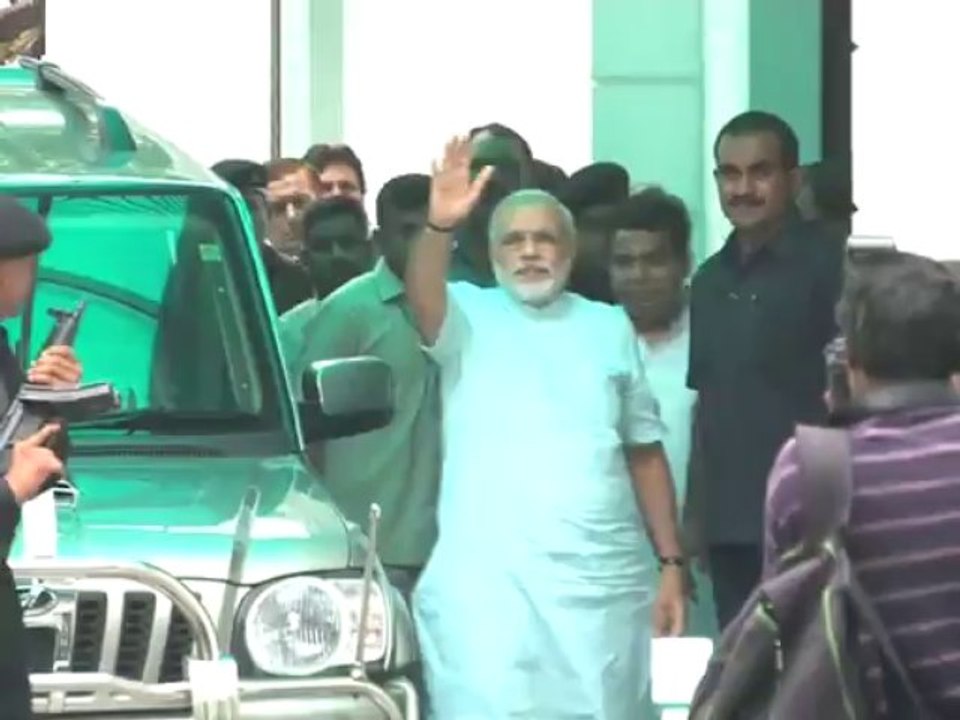 Follow Me- Narendra Modi woos India Inc!