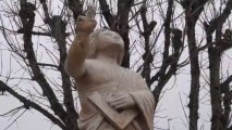 Auxerre ; la statue de Saint-Amâtre réapparaît avec deux bras