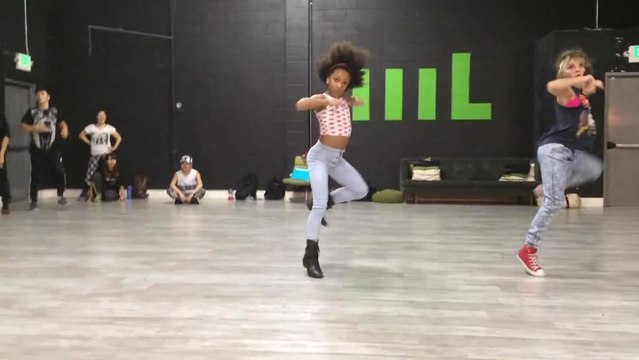 Charlize Glass danse sur Yoncé de Beyonce