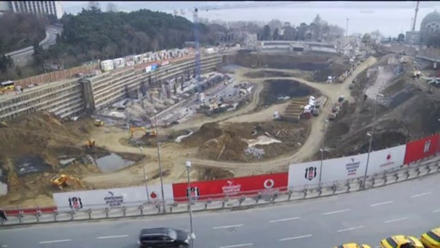 Vodafone Arena'da ilk tribün direkleri dikildi