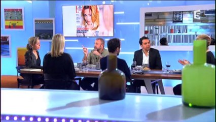 Karin Viard défend Julie Gayet