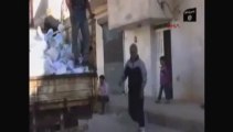 Türkiye'den giden yardımı Irak-Şam İslam Devleti güçleri dağıtıyor