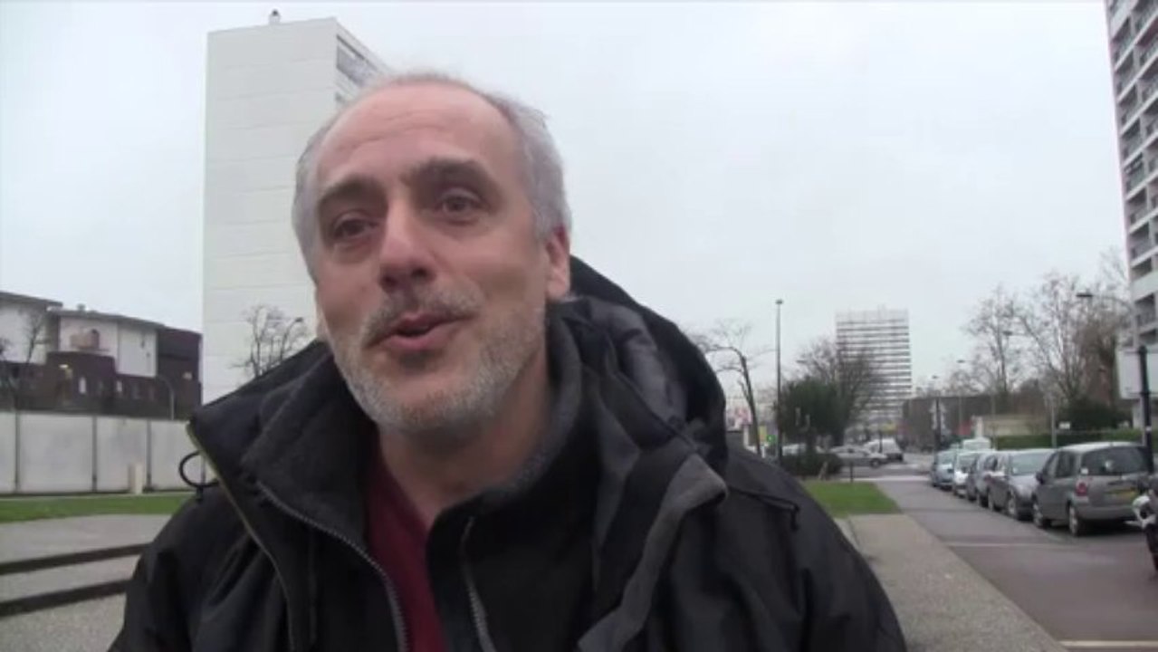 Philippe Poutou balade Bordeaux