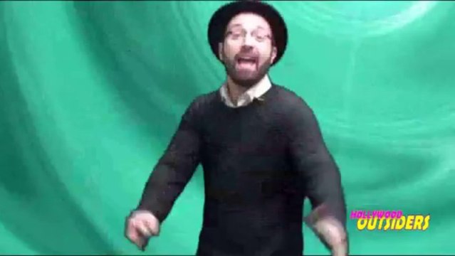 Hollywood Outsiders Report - Junior Seau totals his car!