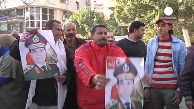 Referendum in Egitto. Urne chiuse. Migliaia in piazza a favore del Ministro della Difesa