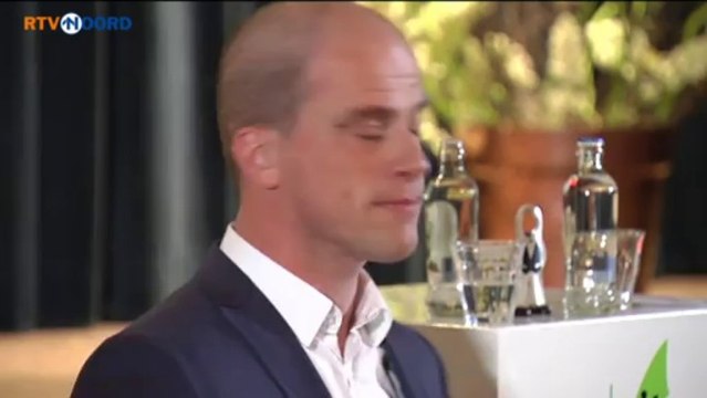 Diederik Samsom beleeft een lastige avond in Middelstum - RTV Noord