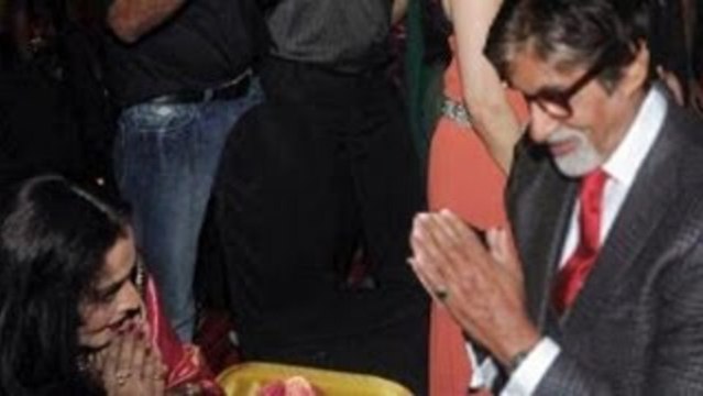 Amitabh Bachchan & Jaya Bachchan Greets Rekha | Shocking