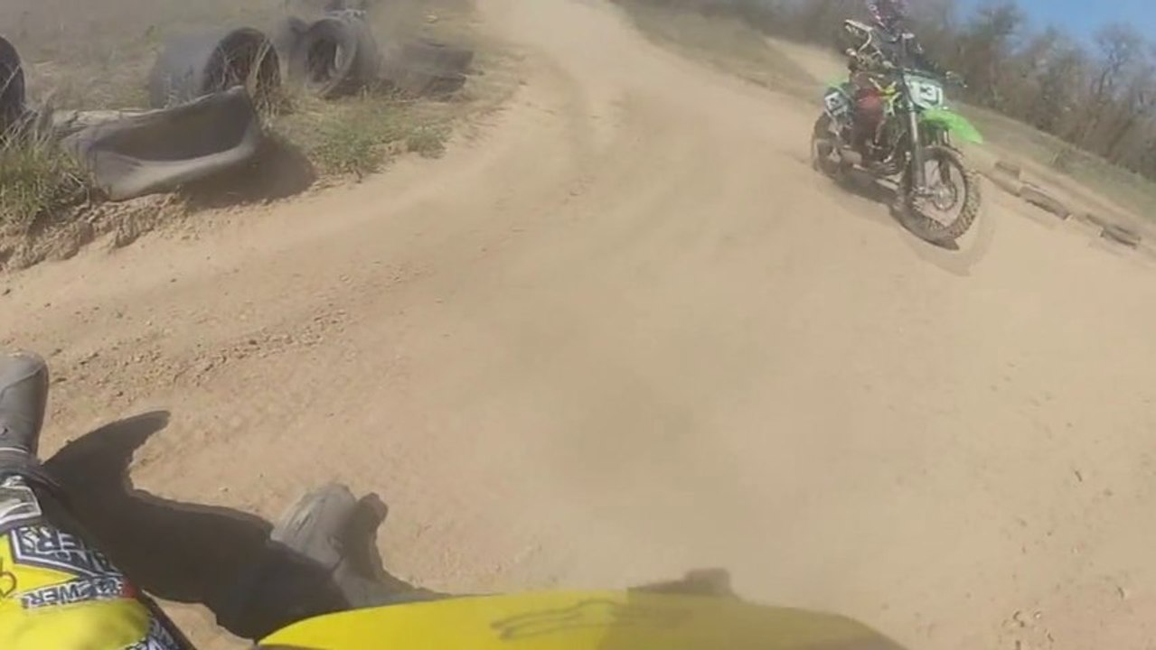 Supercross Dirt Bike Action + CRASH