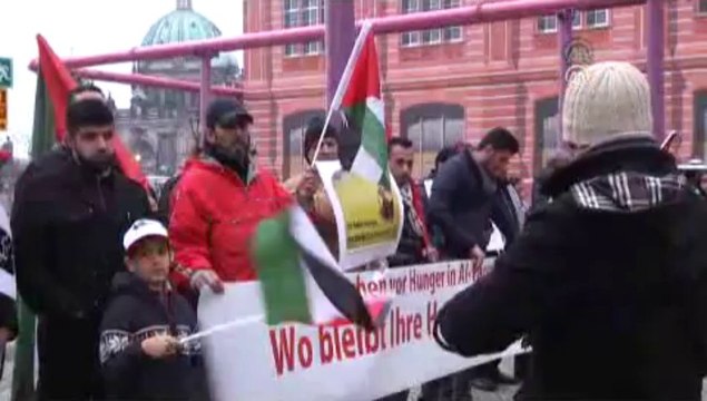 Yermuk Mülteci kampında insanlık trajedisi protesto edildi