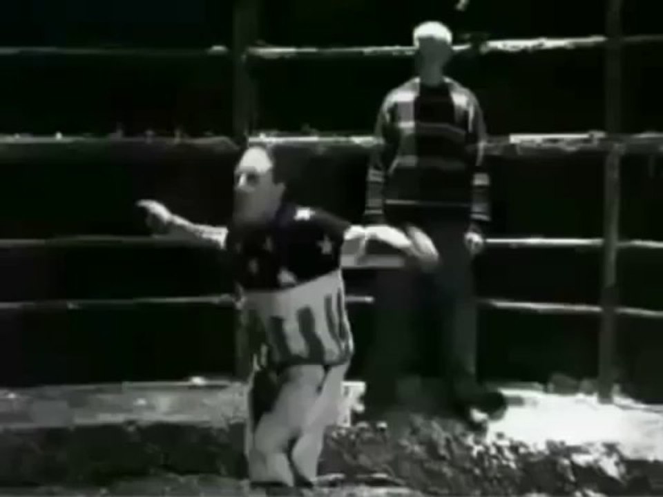 Le clip de THE PRODIGY - firestarter - sans musique : Hilarant!