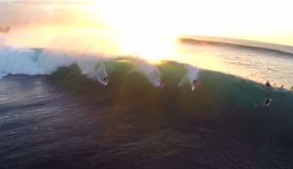 Une session de Surf Hawaiienne filmée au drone...!!