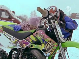 Экстремальное мотошоу показали в Москве