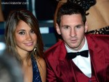 Messi'nin Kırmızı Ceketi Sosyal Medyayı Salladı