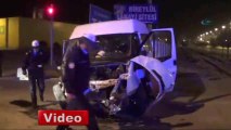 Uşak'ta Polis Minibüsü ile Tren Çarpıştı: 2 Yaralı