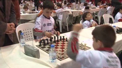 28 bin 500 öğrenciye satranç takımı dağıtıldı -