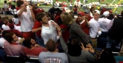 ABD'de Kadın Taraftar Tribünleri Karıştırdı