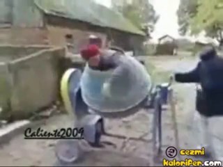 İnşaatta Canı Sıkılan İşçiler Nasıl Eğlenir :)