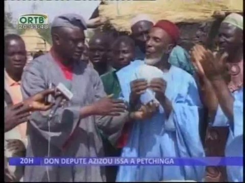 L’Honorable EL HADJ ISSA Azizou apporte son soutien financier et des vivres aux populations de Karimama