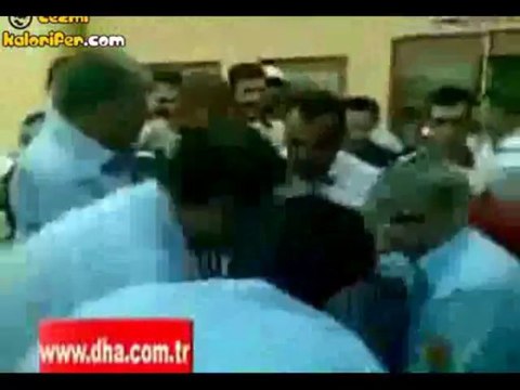 Düdüklü Tencereye Sıkışan Çocuk