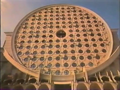 Les Arènes de Picasso 1985 Réalisation : Jean-Yves Martel, Jean François Moudot Production VAMP / F.F.F sujet : conception et de la construction du bâtiment les arènes de Picasso de l'architecte Manuelo Munez dans le quartier Pavé-Neuf à Marne-La-Vallée