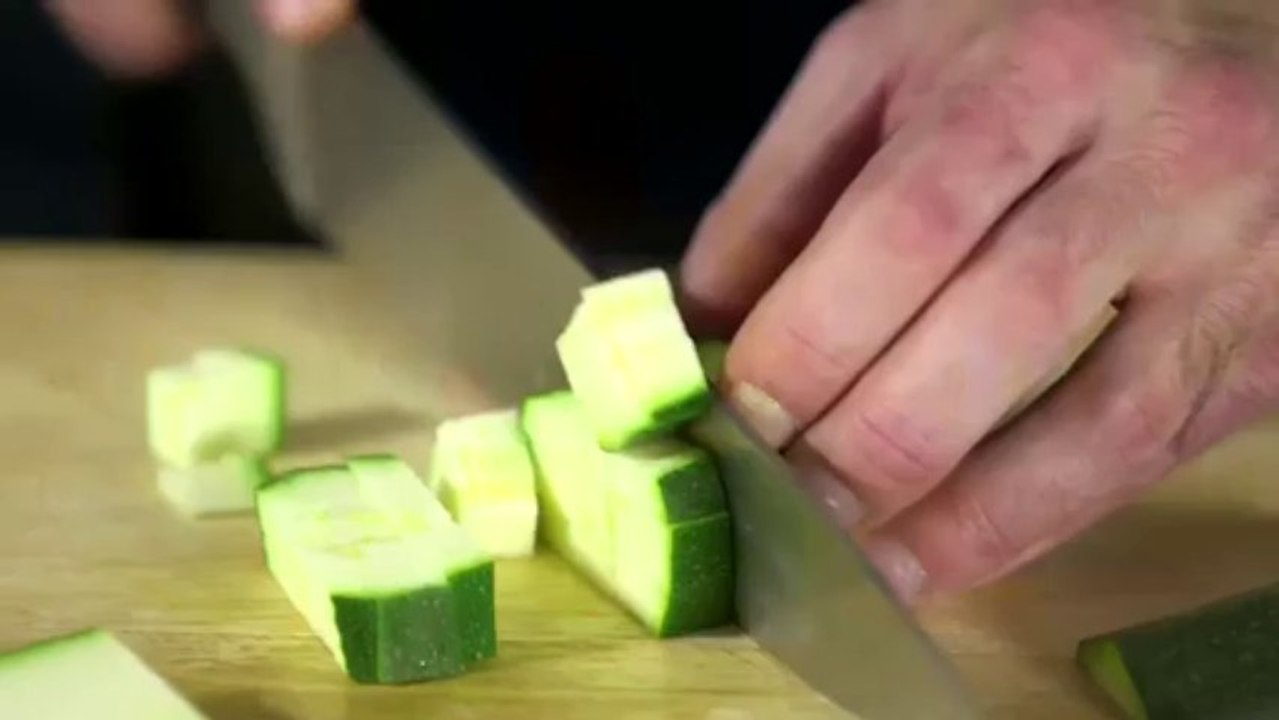 Cuisine : Découper les légumes en julienne, brunoise et mirepoix