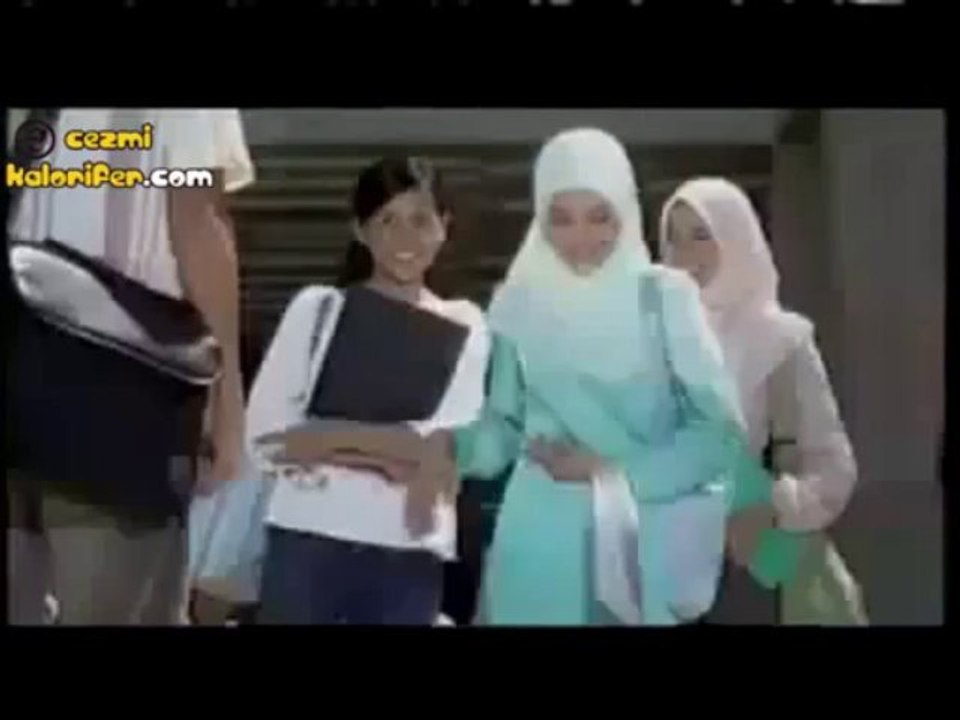 Tek Bir Kadın Saç Telinin Gözükmediği Şampuan Reklamı