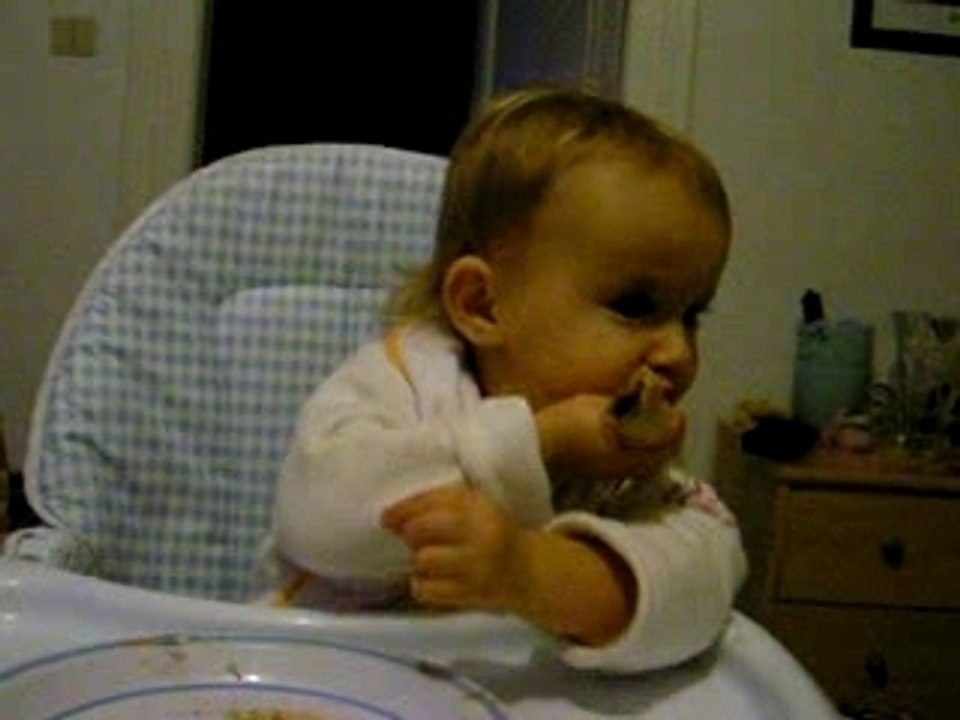 Bébé et sa crêpe