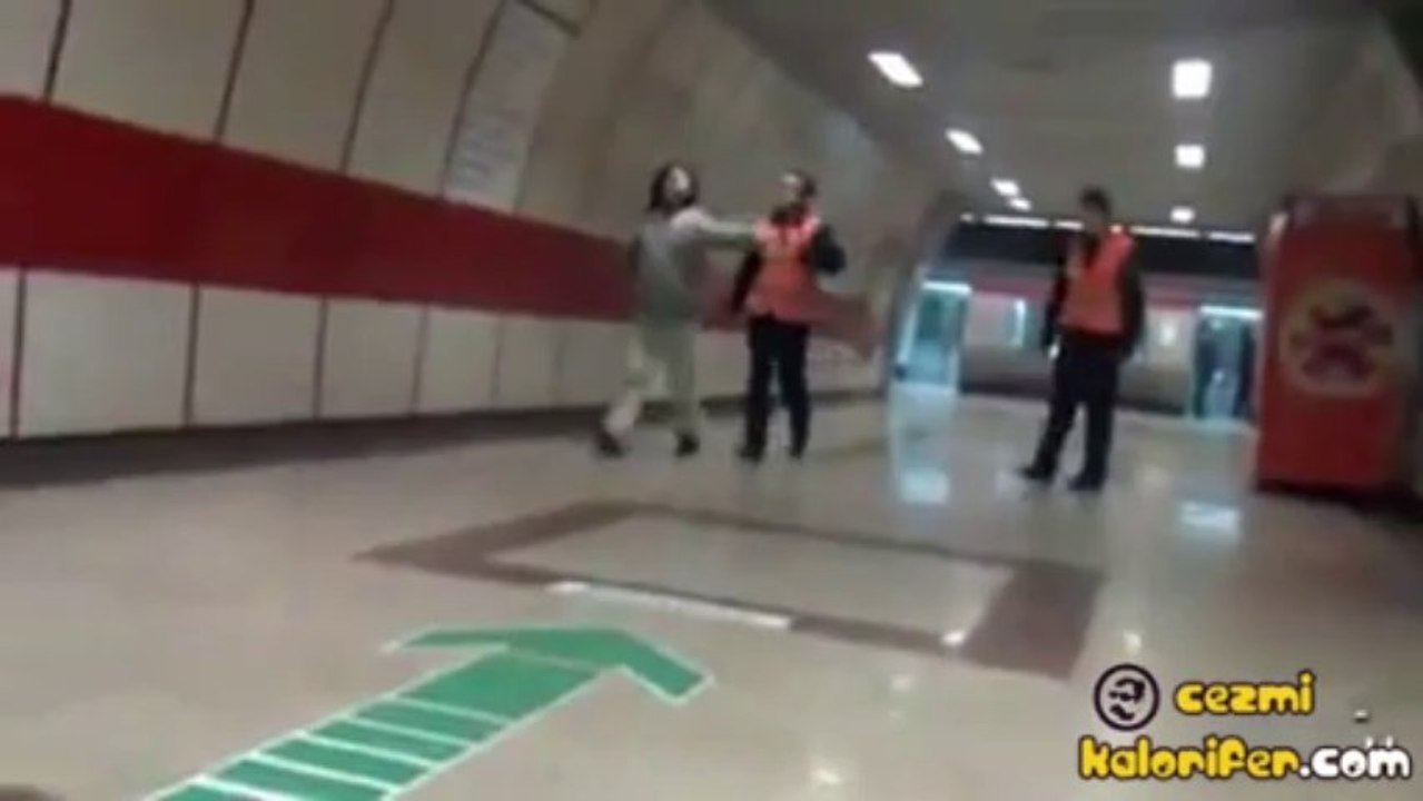 Uçan Adam Sabri Metroda