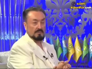 Adnan Oktar Biz 4 Kişiyiz Gardaaaş Şarkısını Dinliyor