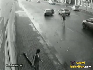 Ölümcül Kazadan Kurtulup Hala Cool Olabilimek