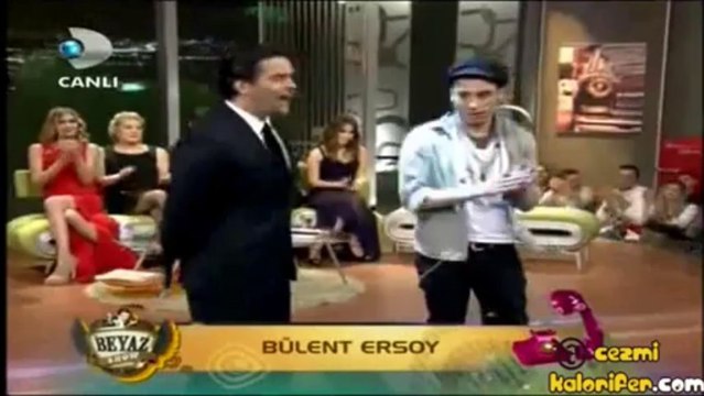 Beyaz’dan Can Bonomo’ya Bülent Ersoy Şakası