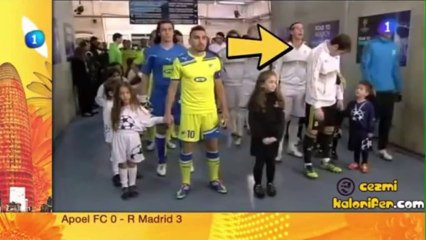 Casillas’ın Burnunu Karıştırıp Çocuğun Suratına Sürmesi