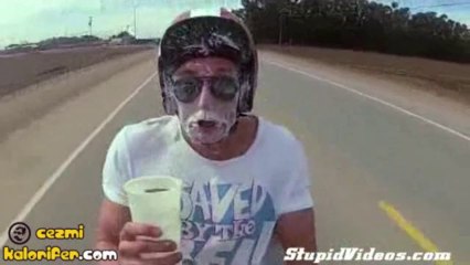 150 Km Hızla Giderken Milkshake İçmek