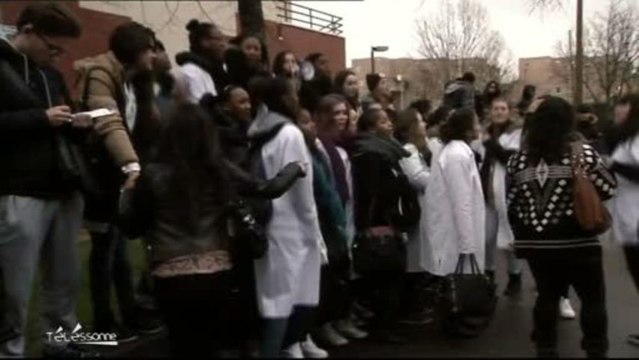 Manifestation contre la fermeture d'une prépa (Evry)