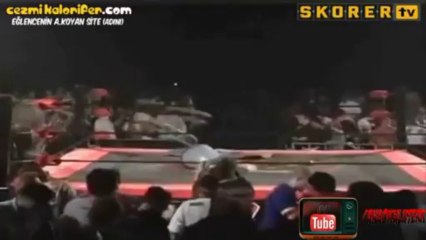 Liseli Esprisi ve Sandalye Yağmuru - Amerikan Güreşi