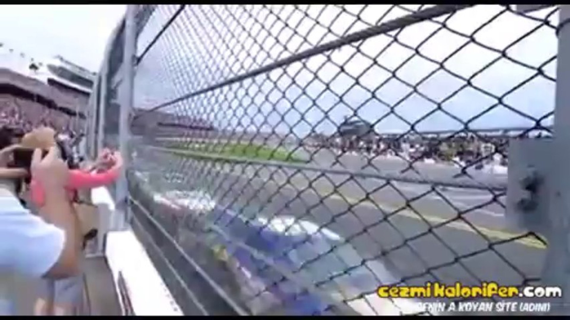 ⁣İzleyici Kamerasından Nascar Yarışları