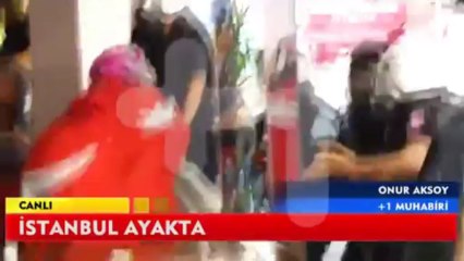 Türbanlı Kadına Tokat Atmak