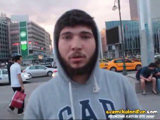 Direnişçilerin Türbanlı Kıza Saldırması Olayını Gören Çocuk