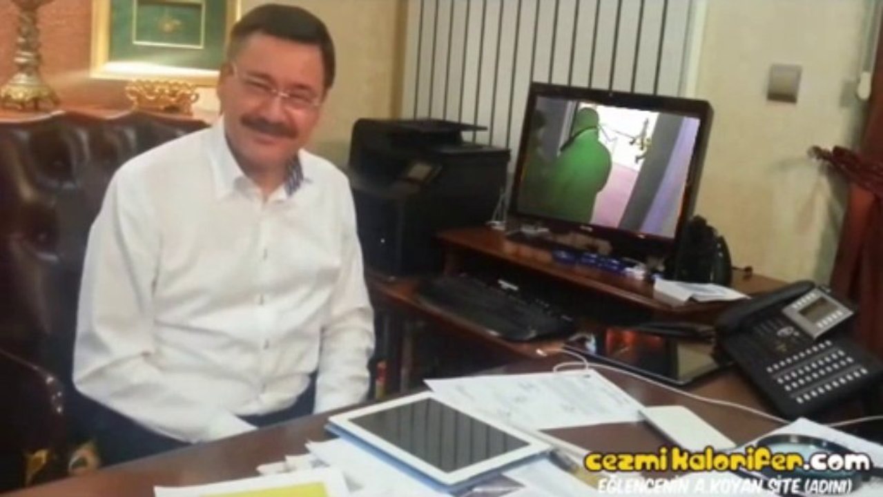 Melih Gökçek İle Şarkı Göndermece - Asansördeki Dayılar