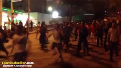 Kennedy Caddesinde Eylemcilerin Polise Yaptığı Şaka