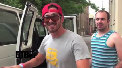Exotic Animal Petting Zoo - BUS INVADERS Ep. 562