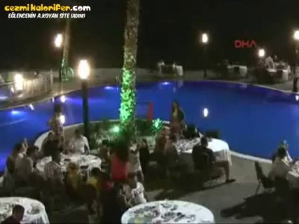 Orkestranın Görünmemesi İçin Araya Paravan Çekmek