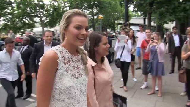 Margot Robbie Talks Leo DiCaprio