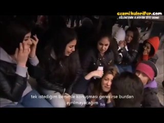 Justin Bieber İçin Otel Kapısında Sabahlayan Kızlar