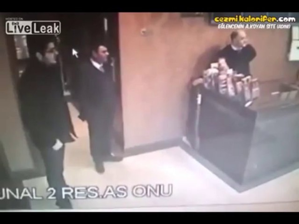 Kediden Korkan Adamın Volesi