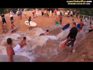 Kumda Kanal Açarak Sörf Yapmak