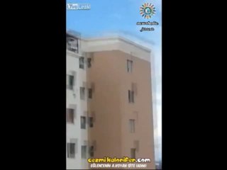 İntihar Eden Adamı Tekmeleyerek Kurtarmak