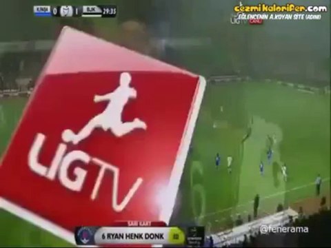 Türk Futbol Tarihinin Belkide En İlginç Pozisyonu - Elindeki Top ile Pozisyondaki Topu Vurmak